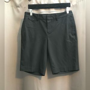 Gap black bermuda shorts with pockets size 2